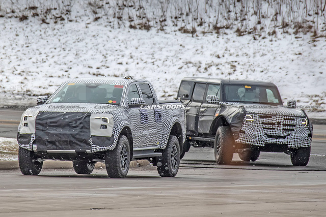 Ford Ranger Raptor thế hệ mới chạy thử trên đường phố, để lộ chi tiết ống xả mới lạ - Ảnh 1.
