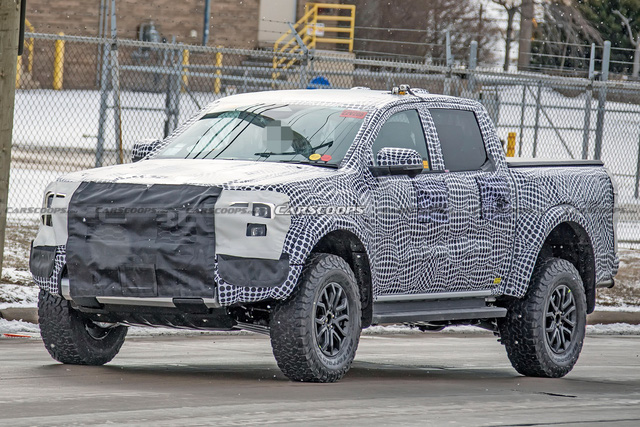 Ford Ranger Raptor thế hệ mới chạy thử trên đường phố, để lộ chi tiết ống xả mới lạ - Ảnh 2.