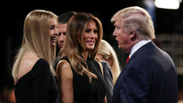 Sự thật về mối quan hệ căng thẳng giữa Ivanka Trump với mẹ kế Melania: Drama không có hồi kết và động thái đáp trả sắp tới của “Đệ nhất ái nữ” - Ảnh 2.