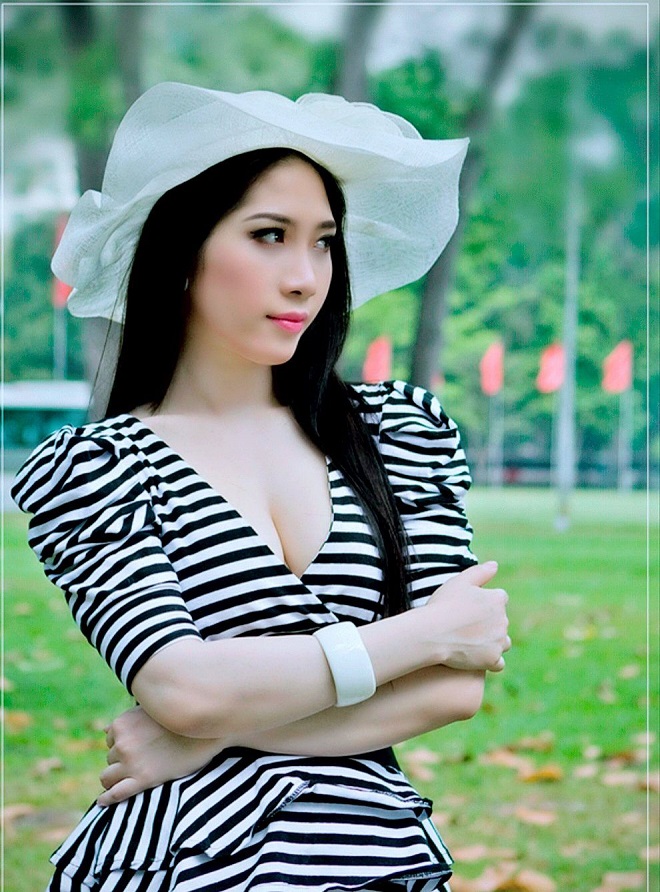 Hoa hậu Dương Quỳnh Lisa điệu đà với bộ sưu tập mũ - Ảnh 5.