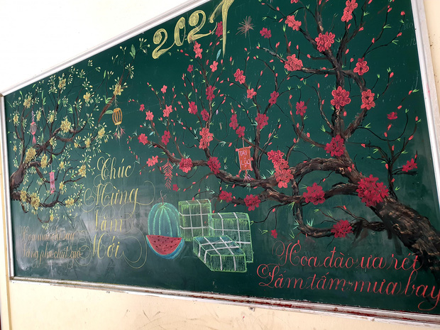 Chỉ sau 3 tiếng đồng hồ, cô giáo hô biến bảng xanh phấn trắng thành bức hoạ chúc mừng năm mới tuyệt đẹp - Ảnh 5.