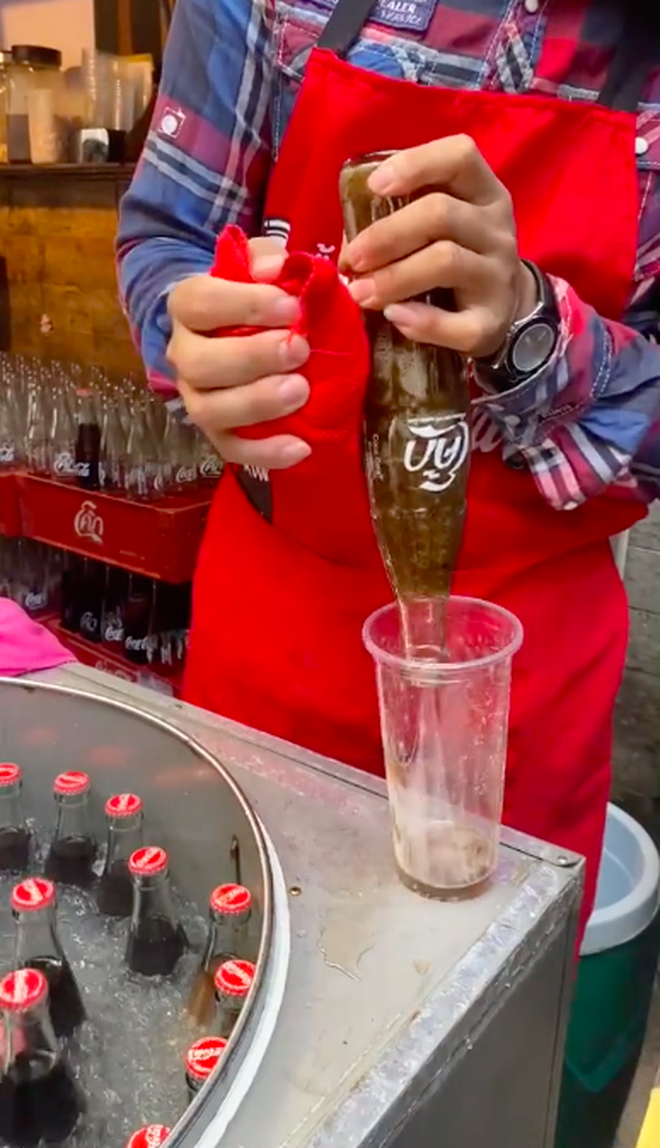 Một món uống đường phố Thái Lan khiến dân mạng Việt tranh cãi vì cách làm siêu lạ, biết được mánh khoé đằng sau mới bất ngờ - Ảnh 7.