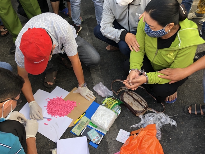 Mang 1kg ma túy đá, 1.000 viên thuốc lắc từ TP Hồ Chí Minh về Cà Mau tiêu thụ - Ảnh 3.