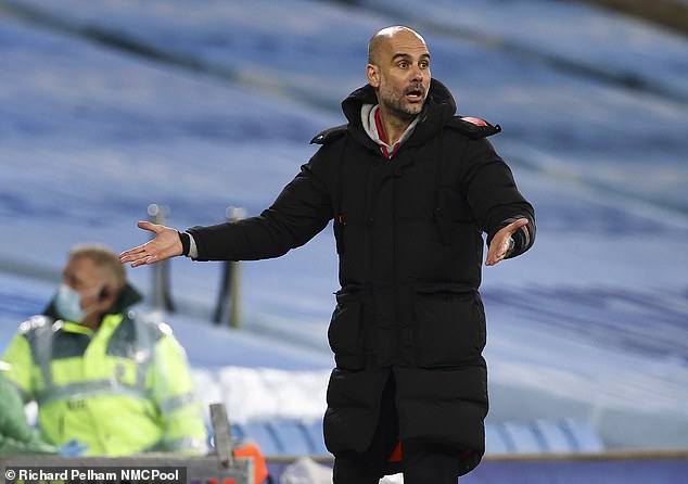 Man City thắng đậm, Pep vẫn hậm hực vì VAR - Ảnh 2.