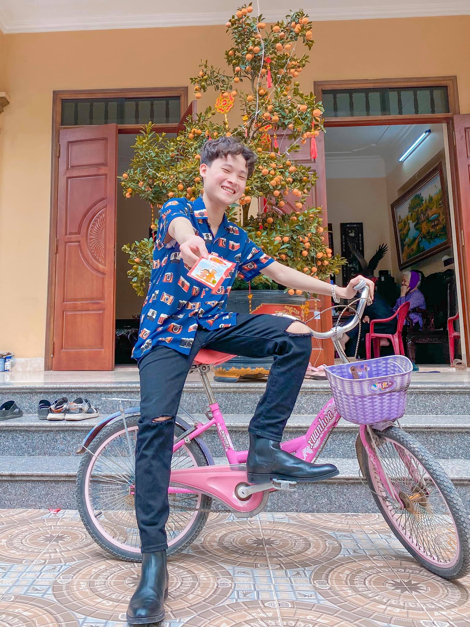 Đỗ Đạt - chàng nhà quê nổi tiếng nhờ Tiktok: Tôi sợ hàng xóm nghĩ thằng này khéo điên rồi - Ảnh 2. Đỗ Đạt - chàng nhà quê nổi tiếng nhờ Tiktok: Tôi sợ hàng xóm nghĩ thằng này khéo điên rồi - Ảnh 2.