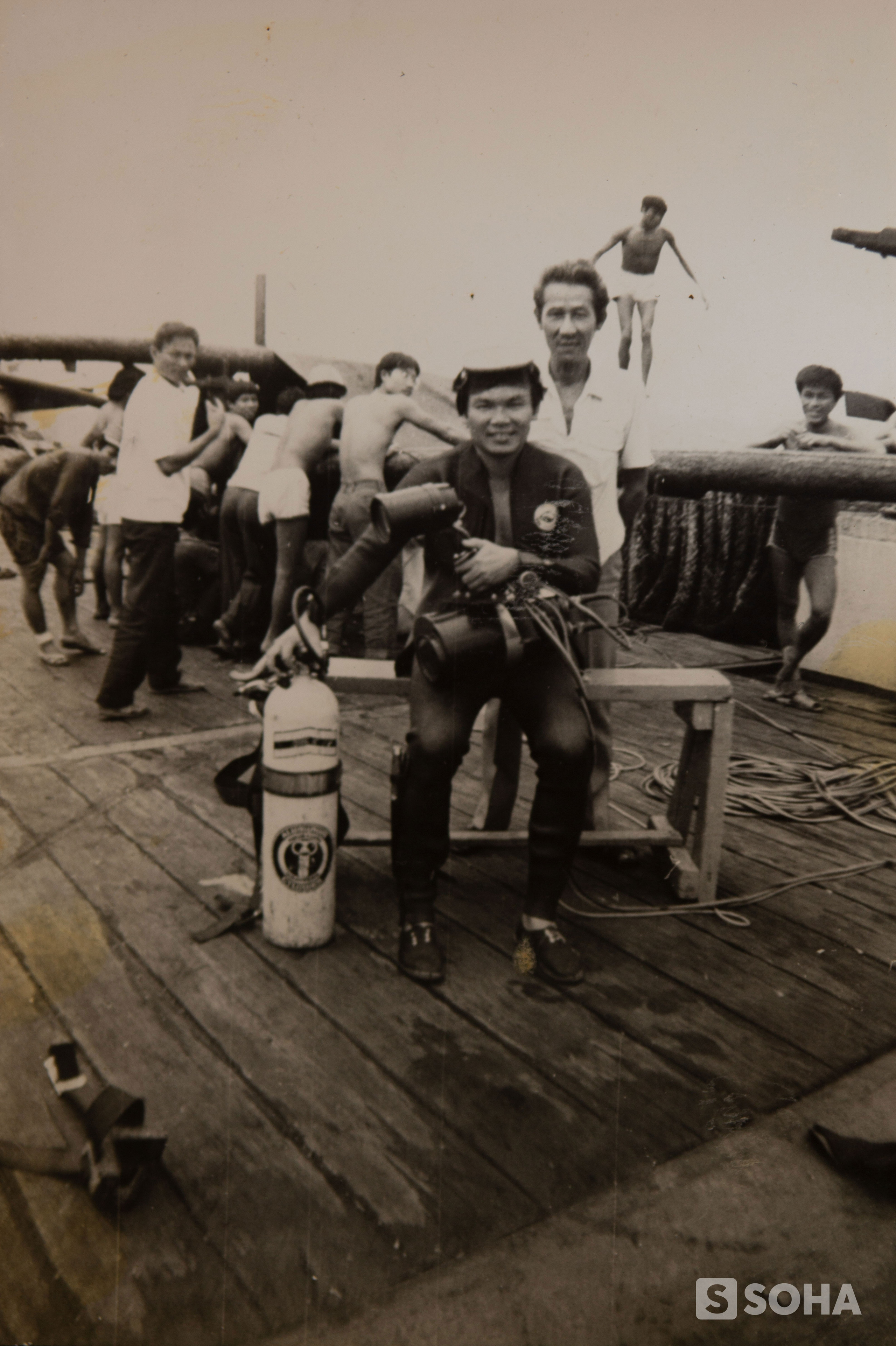 Những người thợ lặn ở Trường Sa 1988: “Không chỉ đi tìm hài cốt, chúng ta ở đây thay đồng đội đã mất tiếp tục giữ đảo…” - Ảnh 1.