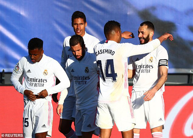 Real Madrid 2-1 Elche: Benzema lập cú đúp, Real Madrid ngược dòng ngoạn mục - Ảnh 2.
