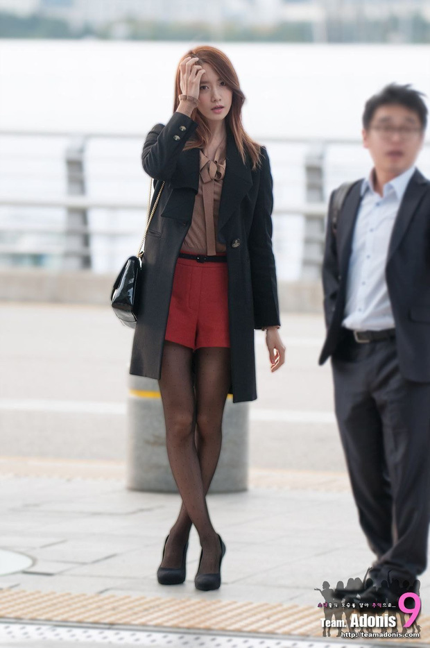 Ngỡ ngàng màn biến đổi chân vòng kiềng chữ O thành thẳng tắp khó tin của Yoona, netizen xếp hàng vội xin bí kíp - Ảnh 1.