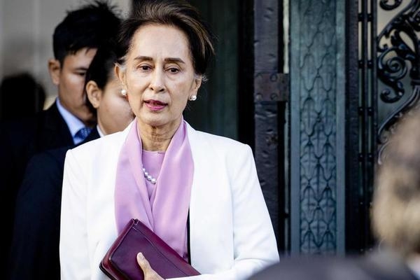 Bà Aung San Suu Kyi đối mặt cáo buộc mới với án phạt 15 năm tù - Ảnh 1.