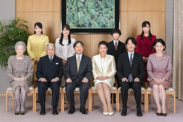 Hoàng gia Nhật Bản khủng hoảng: Tranh cãi gay gắt về người thừa kế - Ảnh 1.