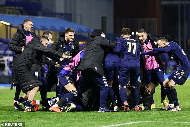 Mou nổi cơn tam bành, chỉ trích cầu thủ Tottenham gay gắt - Ảnh 1.