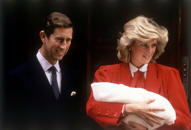 Nhìn lại loạt khoảnh khắc khó quên của Hoàng tử Harry thời còn là đứa cháu cưng của gia tộc và là niềm tự hào của Nữ hoàng Anh - Ảnh 2.