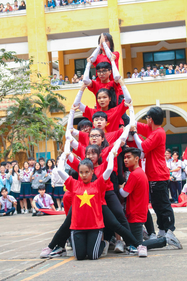 Bài nhảy flashmob của học sinh cấp 3 xem vừa rưng rưng vừa nổi da gà vì quá đỉnh: cả niềm tự hào Việt Nam gói gọn trong 3 phút - Ảnh 3.