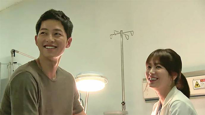 Sau Song Hye Kyo, lâu lắm mới có bạn diễn thân mật với Song Joong Ki thế này: Hết cười đùa lại chụp ảnh riêng, liệu có mờ ám? - Ảnh 11.
