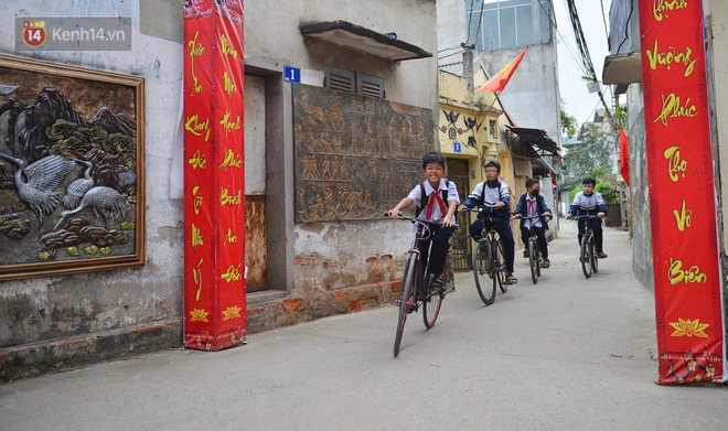Người biến đồ phế thải thành tác phẩm nghệ thuật trên con đường làng ở Hà Nội: Lúc đầu, họ bảo chúng tôi bị điên - Ảnh 14.