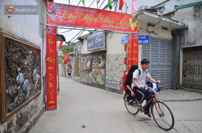 Người biến đồ phế thải thành tác phẩm nghệ thuật trên con đường làng ở Hà Nội: Lúc đầu, họ bảo chúng tôi bị điên - Ảnh 15.
