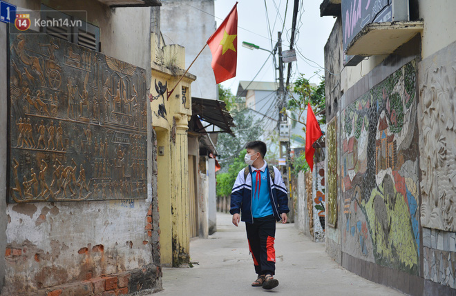 Người biến đồ phế thải thành tác phẩm nghệ thuật trên con đường làng ở Hà Nội: Lúc đầu, họ bảo chúng tôi bị điên - Ảnh 17.