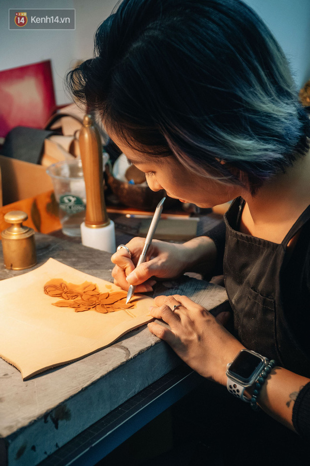 Bỏ công việc thiết kế, cô gái Hà Nội bắt đầu sự nghiệp điêu khắc kỳ lạ từ... miếng da vụn được cho - Ảnh 14.