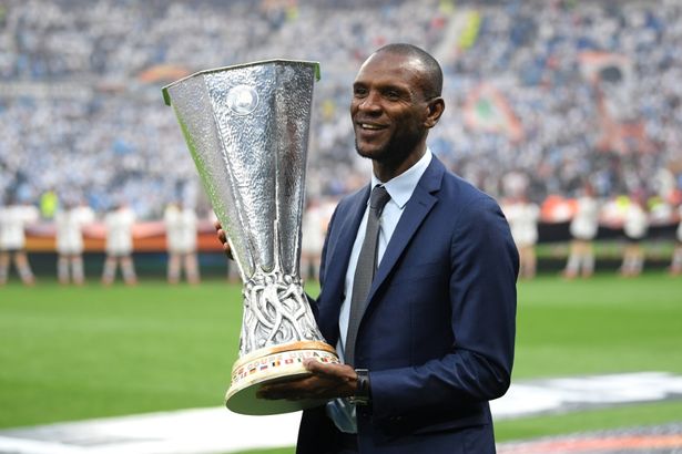 Eric Abidal vén màn BÍ MẬT Barcelona - Ảnh 1.