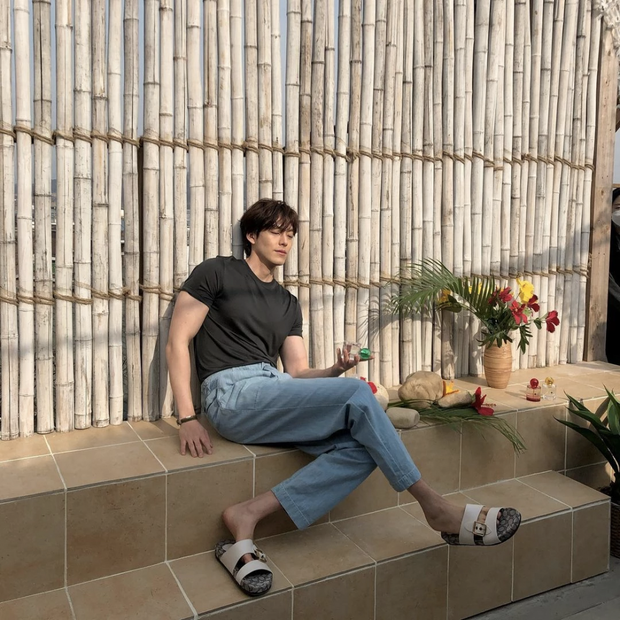 Nhận không ra Kim Woo Bin: F5 body khác hẳn so với hồi chữa ung thư, bắp tay như bóp nghẹt trái tim chị em hay gì? - Ảnh 3.