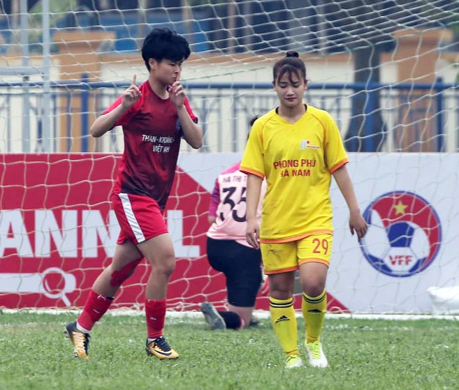 U19 nữ Phong Phú Hà Nam chịu án phạt nặng vì làm gián đoạn trận đấu tại giải U19 nữ Quốc gia 2021 - Ảnh 1.