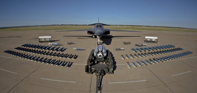 Vì sao Không quân Mỹ loại máy bay ném bom chiến lược B-1B? - Ảnh 1.