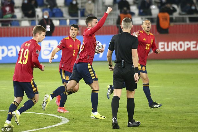 Gruzia 1-2 Tây Ban Nha: Thoát hiểm nhờ Torres và Olmo - Ảnh 2.