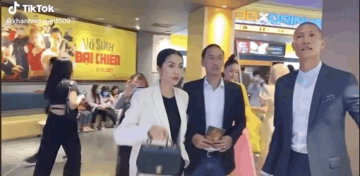 Netizen đào lại clip bắt trọn visual và thần thái phu nhân hào môn của Hà Tăng ở sự kiện: “Ngọc nữ” số 1 Vbiz đích thị là đây! - Ảnh 2. Netizen đào lại clip bắt trọn visual và thần thái phu nhân hào môn của Hà Tăng ở sự kiện: “Ngọc nữ” số 1 Vbiz đích thị là đây! - Ảnh 2.