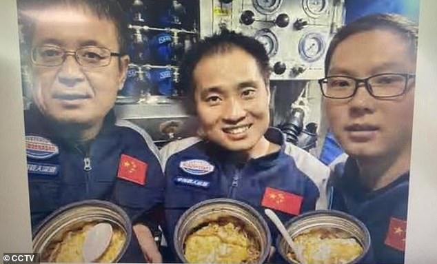 Trung Quốc đưa người xuống nơi sâu nhất hành tinh: Đoạn video ghi hình dưới đó mới thực sự đắt giá - Ảnh 3. Trung Quốc đưa người xuống nơi sâu nhất hành tinh: Đoạn video ghi hình dưới đó mới thực sự đắt giá - Ảnh 3.