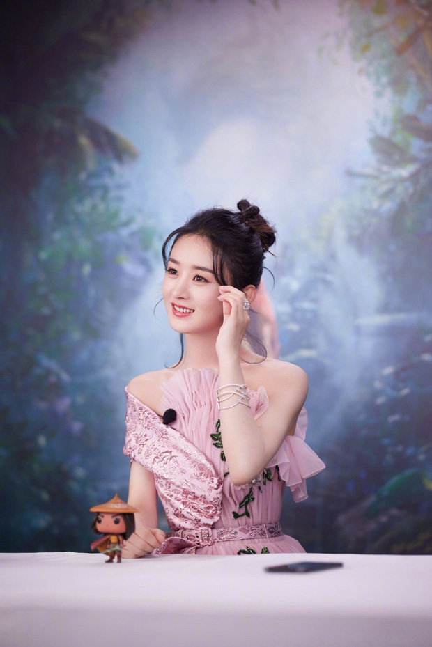 Triệu Lệ Dĩnh ngày càng xuống sắc, lộ rõ dấu hiệu lão hoá khó giấu nổi ở tuổi 33 - Ảnh 2. Triệu Lệ Dĩnh ngày càng xuống sắc, lộ rõ dấu hiệu lão hoá khó giấu nổi ở tuổi 33 - Ảnh 2.