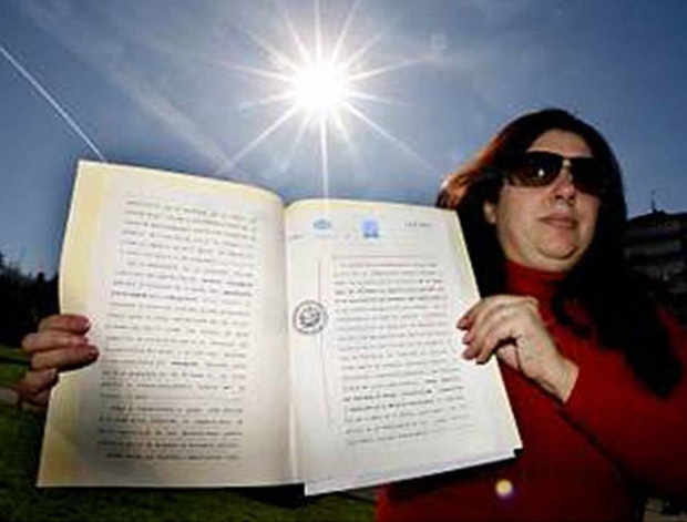 Người phụ nữ tuyên bố sở hữu mặt trời, bắt cả thế giới nộp thuế sử dụng ánh nắng - Ảnh 2.