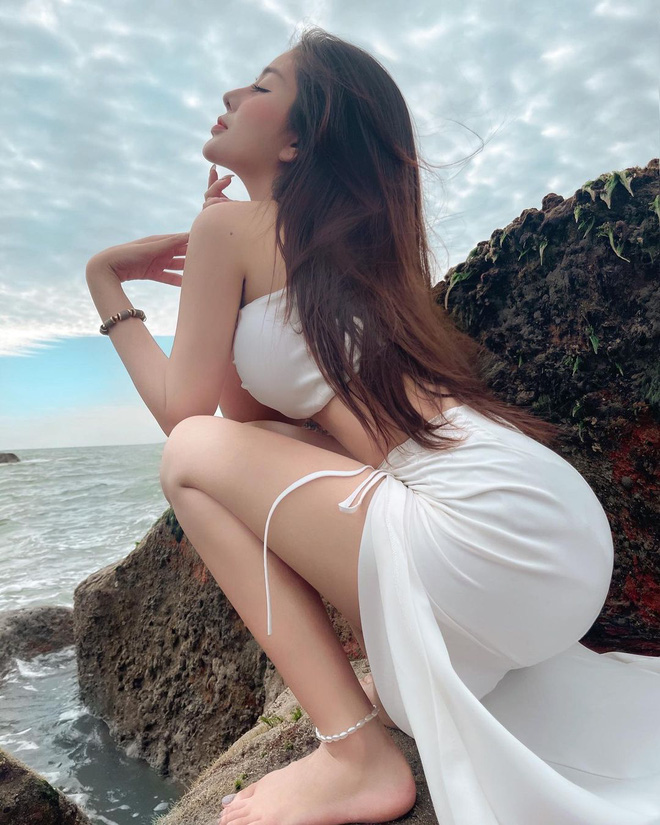“Nữ thần học đường” nổi nhất Sài Gòn một thời chào tuổi 20 bằng bộ ảnh nhìn muốn gãy cả lưng - Ảnh 3. “Nữ thần học đường” nổi nhất Sài Gòn một thời chào tuổi 20 bằng bộ ảnh nhìn muốn gãy cả lưng - Ảnh 3.