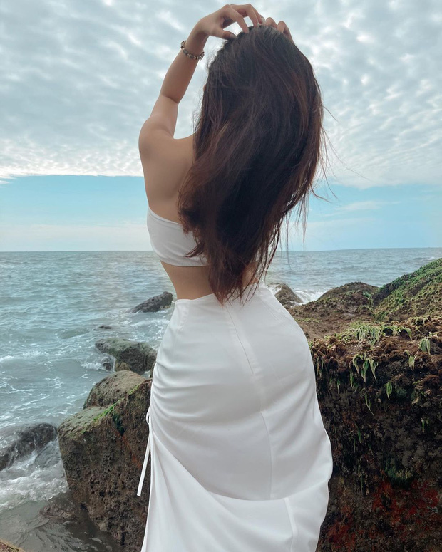 “Nữ thần học đường” nổi nhất Sài Gòn một thời chào tuổi 20 bằng bộ ảnh nhìn muốn gãy cả lưng - Ảnh 4. “Nữ thần học đường” nổi nhất Sài Gòn một thời chào tuổi 20 bằng bộ ảnh nhìn muốn gãy cả lưng - Ảnh 4.