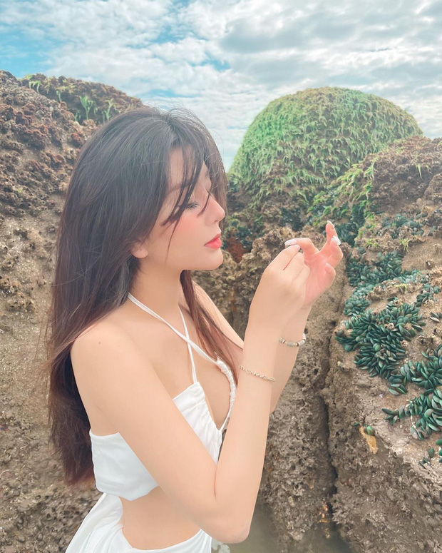 “Nữ thần học đường” nổi nhất Sài Gòn một thời chào tuổi 20 bằng bộ ảnh nhìn muốn gãy cả lưng - Ảnh 5. “Nữ thần học đường” nổi nhất Sài Gòn một thời chào tuổi 20 bằng bộ ảnh nhìn muốn gãy cả lưng - Ảnh 5.