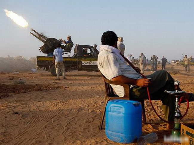 Giật m&igrave;nh với h&agrave;nh động kh&aacute;c thường của những con người đặc biệt - Ảnh 10.