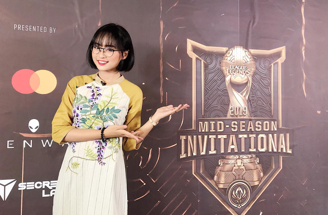 Ngày ấy - bây giờ: Từ cô gái 17 tuổi ngây thơ làm Esports đến Minh Nghi nữ MC “quốc dân vạn người mê - Ảnh 11.