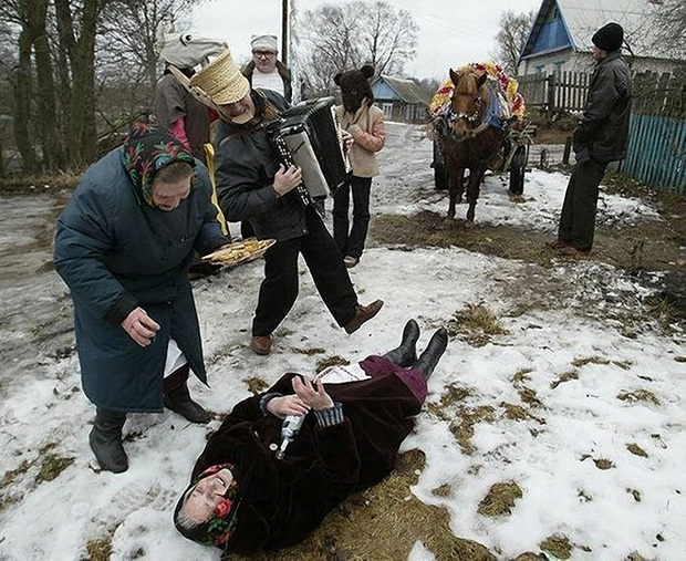 Bộ ảnh chứng minh người Nga thường xuyên mải lên, quên xuống khi tiệc tùng, đã quẩy là phải hết nút mới chịu cơ - Ảnh 18.