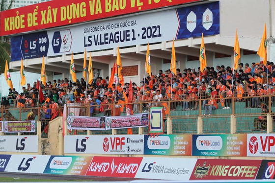 Sân Quy Nhơn tính phương án mở cửa tự do trận gặp Đà Nẵng - Ảnh 1.
