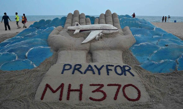 Bí ẩn MH370: Các mảnh vỡ tiết lộ sự thật đau lòng này - Ảnh 1.