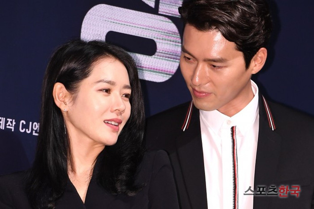 Vẫn biết Hyun Bin yêu Son Ye Jin, nhưng suốt 19 giây giữ mãi hành động u mê thế này thì đúng là nghiện lắm rồi! - Ảnh 2.