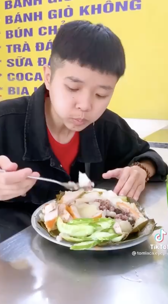 TikToker Hà Nội lên tiếng sau lùm xùm cố tình chê món dở để phá “chén cơm” người khác - Ảnh 2. TikToker Hà Nội lên tiếng sau lùm xùm cố tình chê món dở để phá “chén cơm” người khác - Ảnh 2.