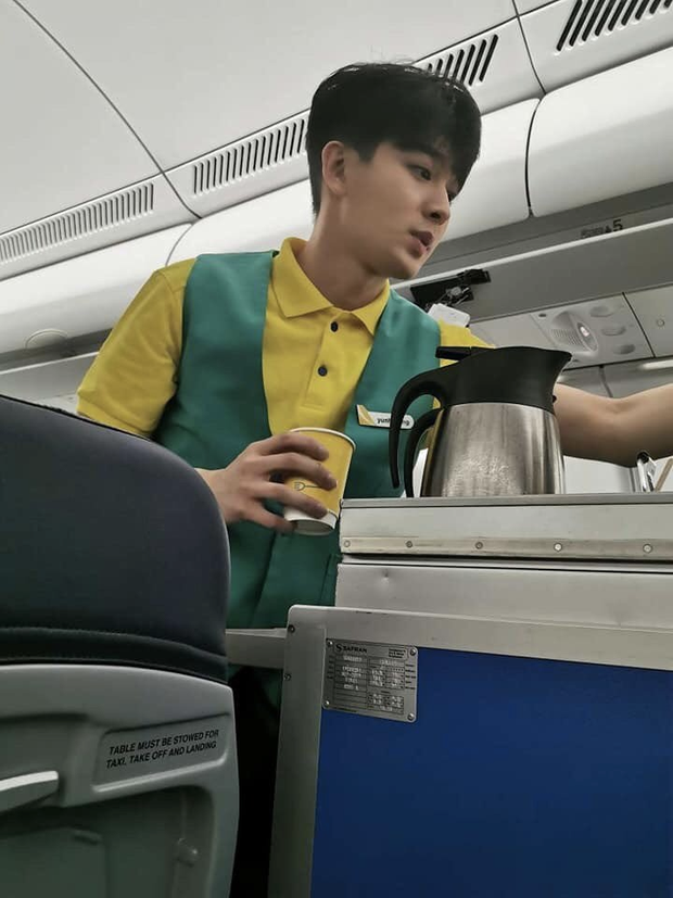 Chị em đang điên đảo truy tìm soái ca tiếp viên hàng không ở Vinh, tìm ra mới ngã ngửa vì là... idol nhà YG? - Ảnh 3. Chị em đang điên đảo truy tìm soái ca tiếp viên hàng không ở Vinh, tìm ra mới ngã ngửa vì là... idol nhà YG? - Ảnh 3.