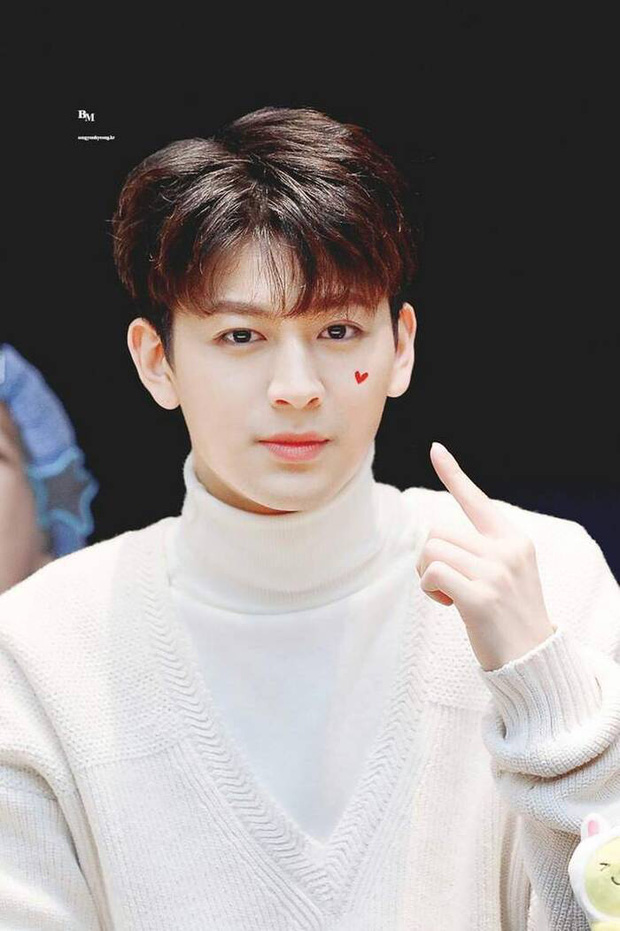 Chị em đang điên đảo truy tìm soái ca tiếp viên hàng không ở Vinh, tìm ra mới ngã ngửa vì là... idol nhà YG? - Ảnh 4. Chị em đang điên đảo truy tìm soái ca tiếp viên hàng không ở Vinh, tìm ra mới ngã ngửa vì là... idol nhà YG? - Ảnh 4.