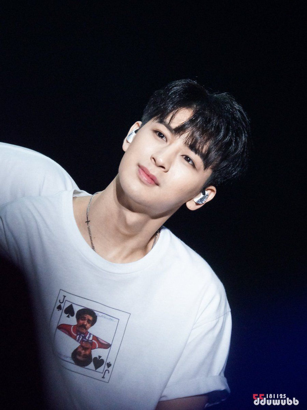 Chị em đang điên đảo truy tìm soái ca tiếp viên hàng không ở Vinh, tìm ra mới ngã ngửa vì là... idol nhà YG? - Ảnh 6. Chị em đang điên đảo truy tìm soái ca tiếp viên hàng không ở Vinh, tìm ra mới ngã ngửa vì là... idol nhà YG? - Ảnh 6.