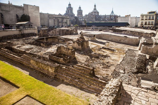 Bí ẩn về bức điêu khắc đại bàng trong ngôi đền ở Mexico - Ảnh 1.