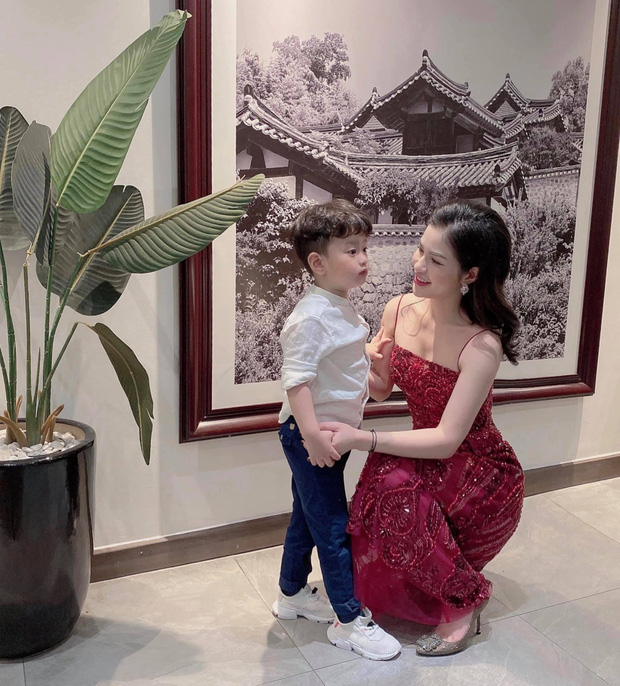 Việt Anh và vợ cũ hội ngộ mừng sinh nhật con trai, nhìn biểu cảm biết ngay tình trạng quan hệ sau ly hôn - Ảnh 2.