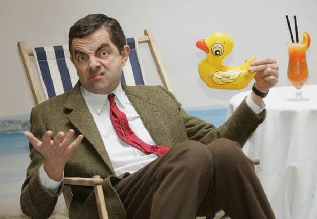 Thông tin hiếm về con trai Mr. Bean: Đẹp trai khác hẳn bố, học cùng trường với Hoàng tử Anh và Brunei, thành tích khủng ngỡ ngàng - Ảnh 1.