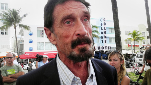 Triệu phú một thời John McAfee bị cáo buộc lừa đảo bơm thổi tiền ảo - Ảnh 1.