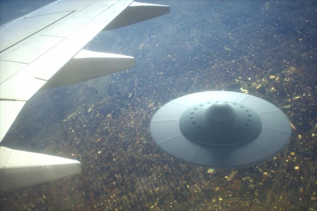 Những vụ nhìn thấy UFO nổi tiếng nhất trên thế giới - Ảnh 11.