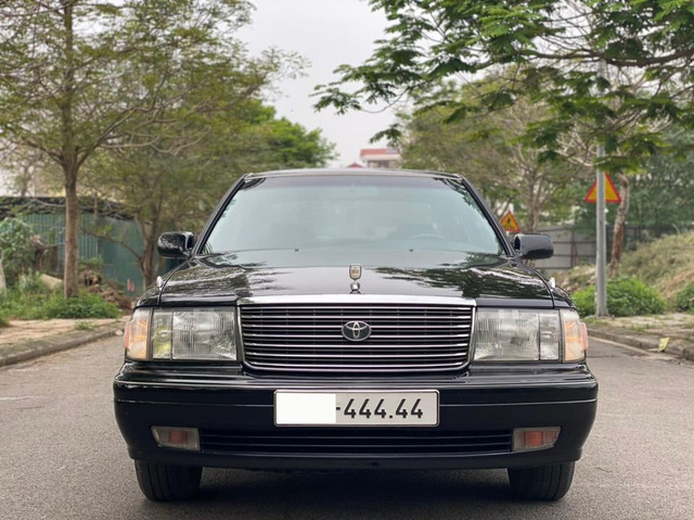 Spotted in China Toyota Crown Super Saloon 30 Twin Cam 24 in White